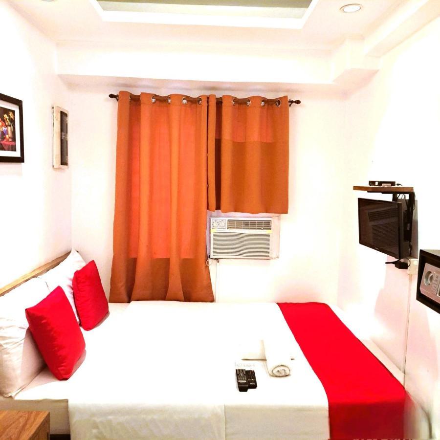 Makati Poblacion Hotel Mandaluyong Extérieur photo