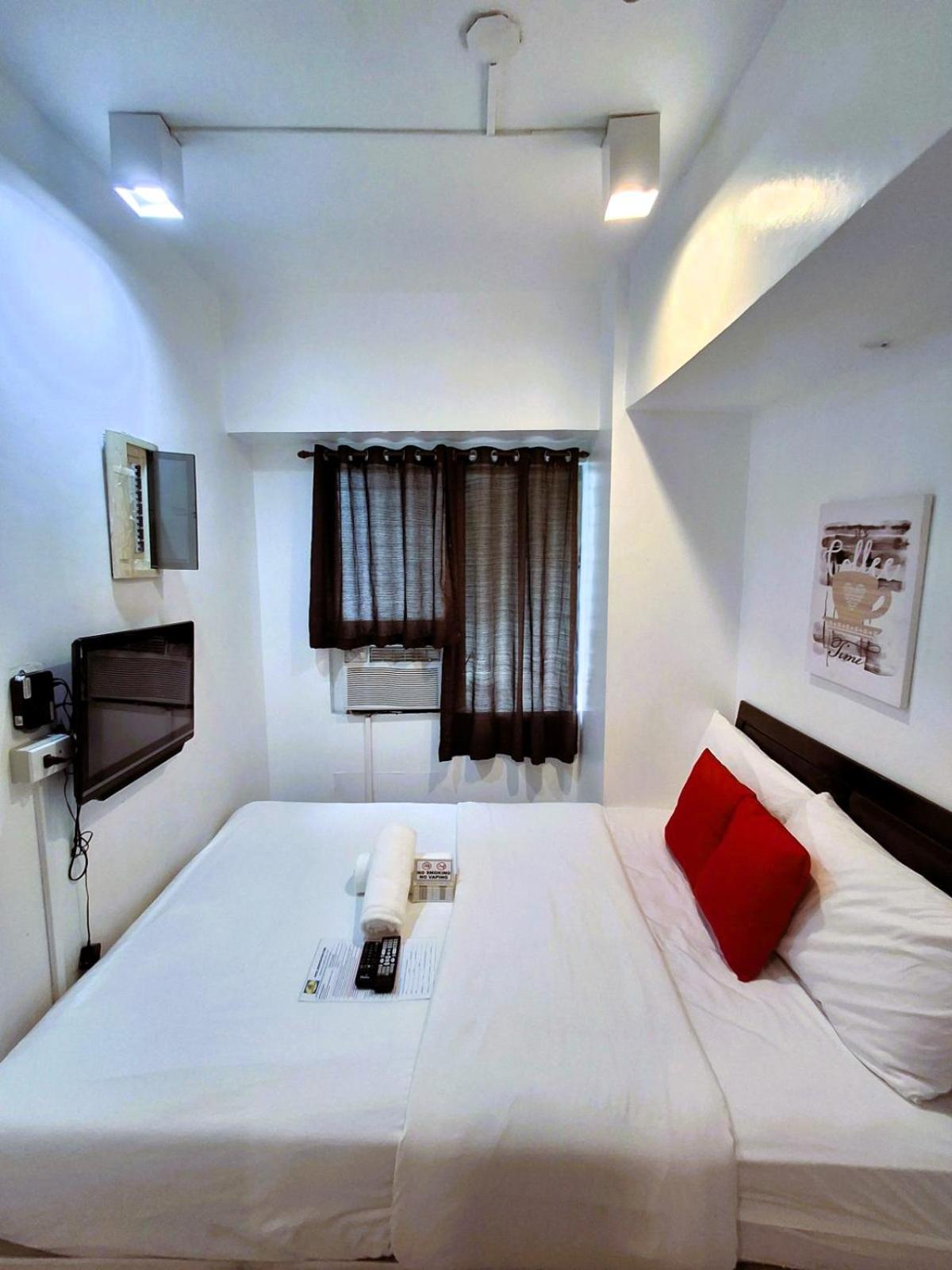 Makati Poblacion Hotel Mandaluyong Extérieur photo